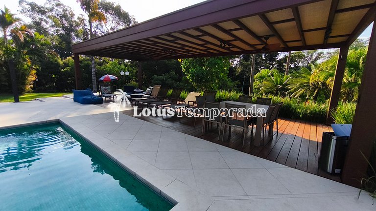 Casa exclusiva com 9 suítes e piscina aquecida LT0092