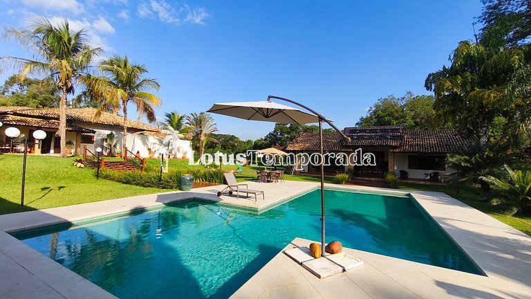 Casa exclusiva com 9 suítes e piscina aquecida LT0092