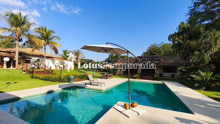 Casa exclusiva com 9 suítes e piscina aquecida LT0092
