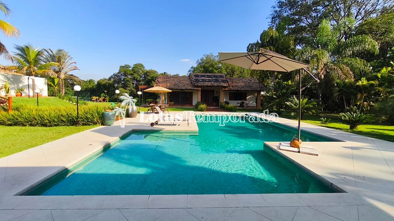 Casa exclusiva com 9 suítes e piscina aquecida LT0092