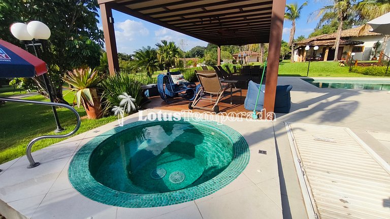 Casa exclusiva com 9 suítes e piscina aquecida LT0092