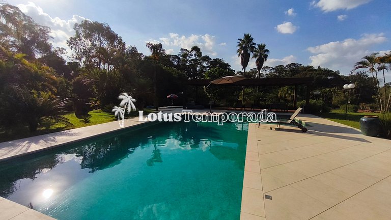 Casa exclusiva com 9 suítes e piscina aquecida LT0092