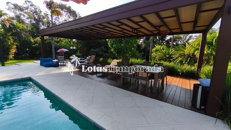 Casa exclusiva com 9 suítes e piscina aquecida LT0092