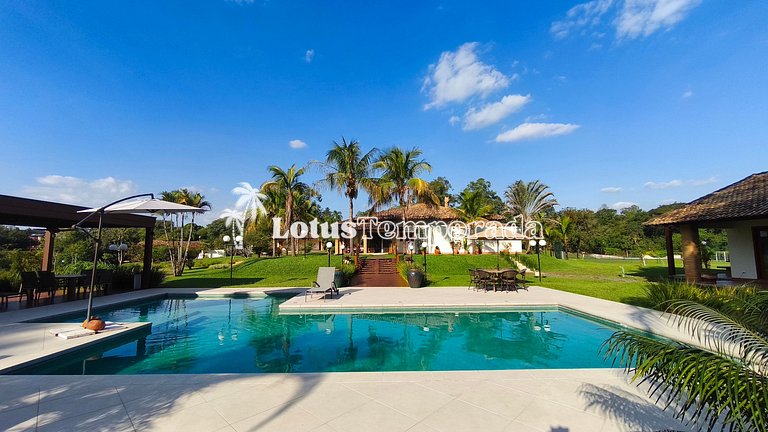 Casa exclusiva com 9 suítes e piscina aquecida LT0092