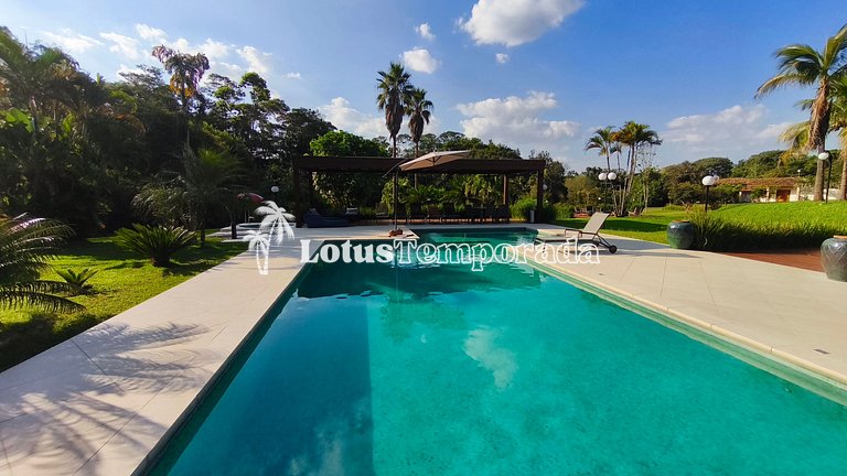 Casa exclusiva com 9 suítes e piscina aquecida LT0092