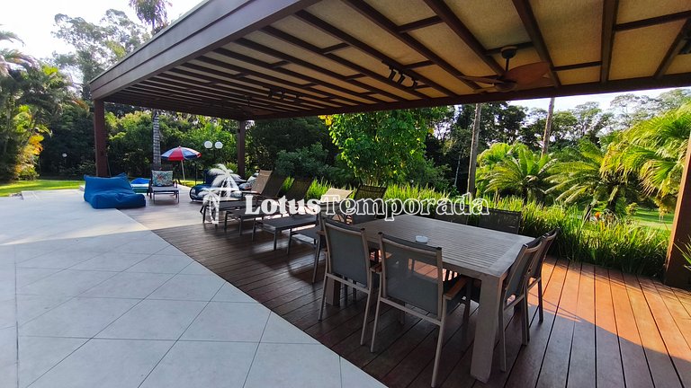 Casa exclusiva com 9 suítes e piscina aquecida LT0092