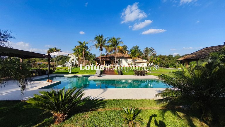 Casa exclusiva com 9 suítes e piscina aquecida LT0092