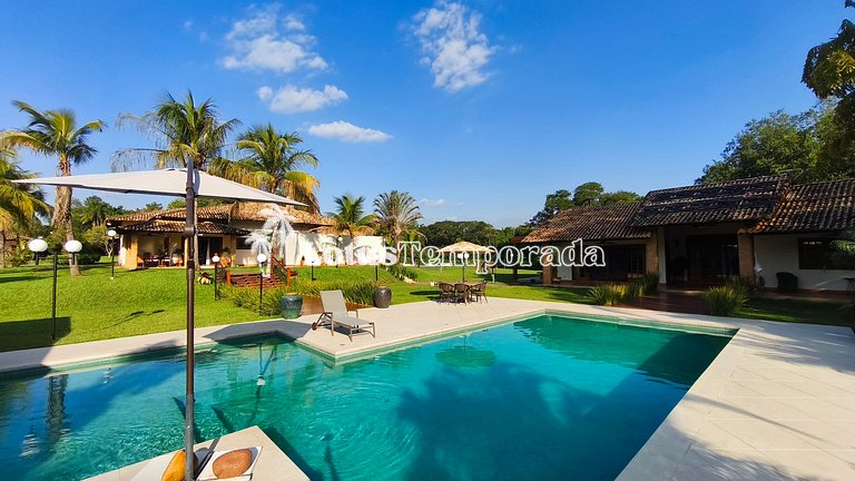 Casa exclusiva com 9 suítes e piscina aquecida LT0092