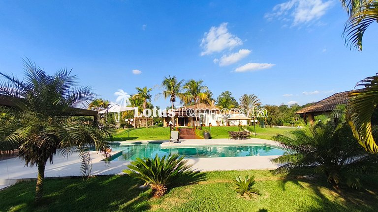 Casa exclusiva com 9 suítes e piscina aquecida LT0092