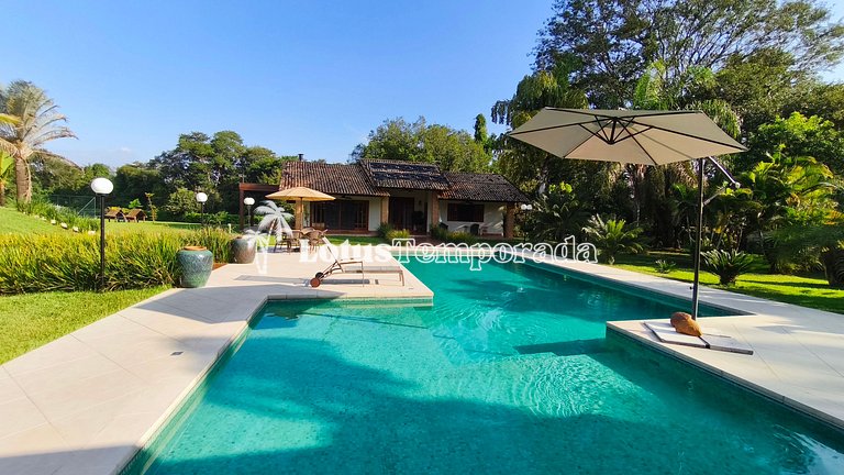 Casa exclusiva com 9 suítes e piscina aquecida LT0092