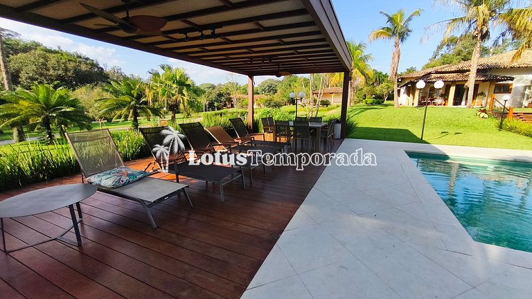 Casa exclusiva com 9 suítes e piscina aquecida LT0092