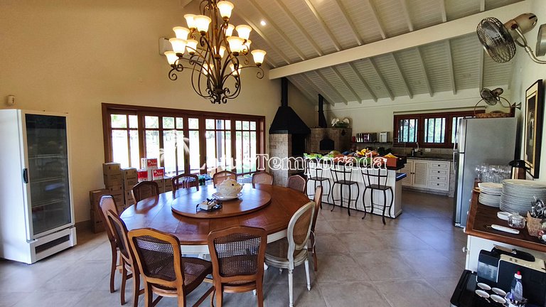 Casa exclusiva com 9 suítes e piscina aquecida LT0092