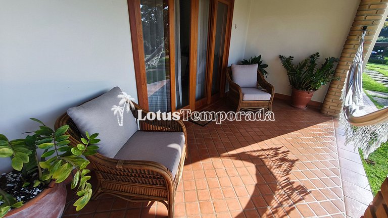 Casa exclusiva com 9 suítes e piscina aquecida LT0092