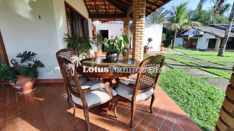 Casa exclusiva com 9 suítes e piscina aquecida LT0092