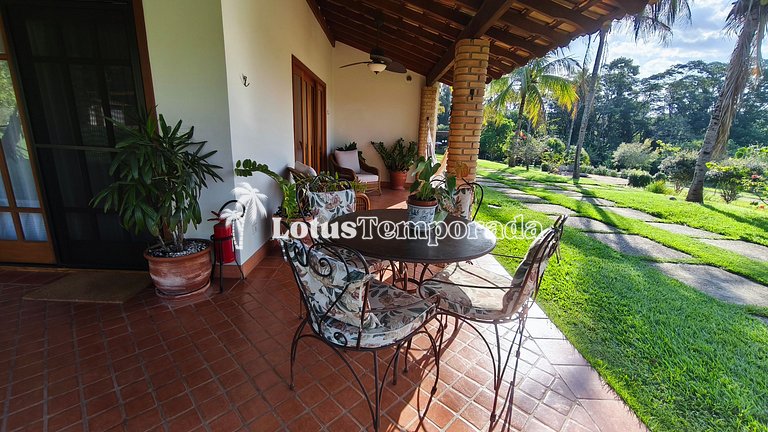 Casa exclusiva com 9 suítes e piscina aquecida LT0092