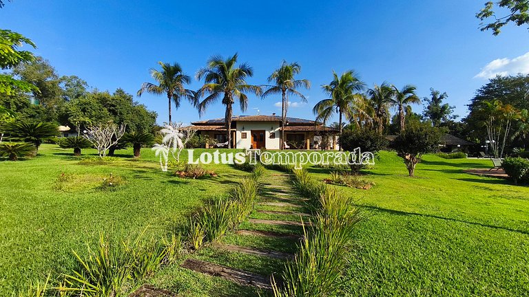 Casa exclusiva com 9 suítes e piscina aquecida LT0092