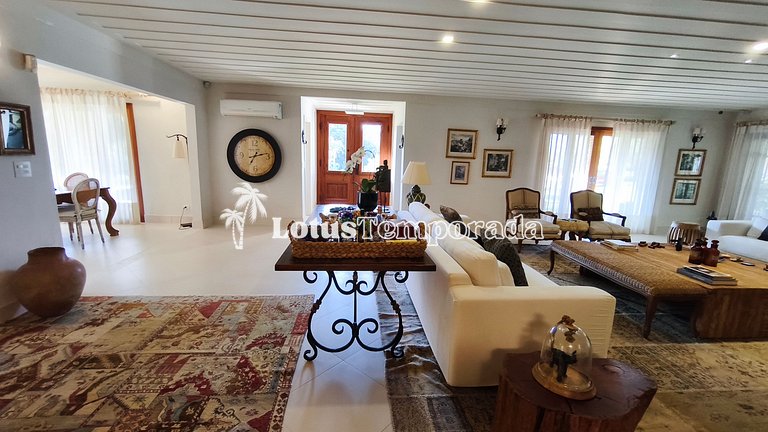 Casa exclusiva com 9 suítes e piscina aquecida LT0092