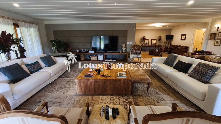 Casa exclusiva com 9 suítes e piscina aquecida LT0092