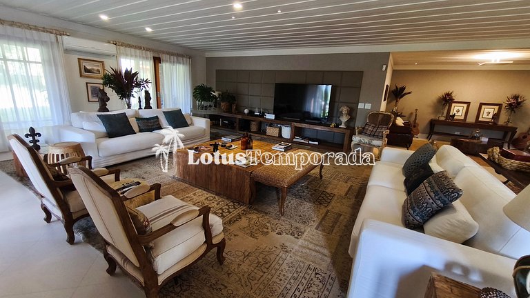 Casa exclusiva com 9 suítes e piscina aquecida LT0092