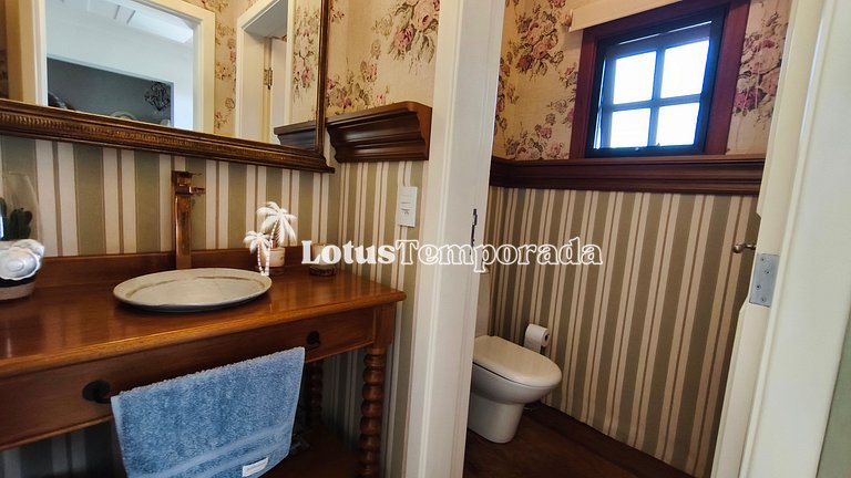 Casa exclusiva com 9 suítes e piscina aquecida LT0092