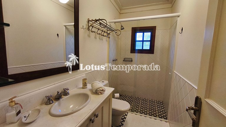 Casa exclusiva com 9 suítes e piscina aquecida LT0092