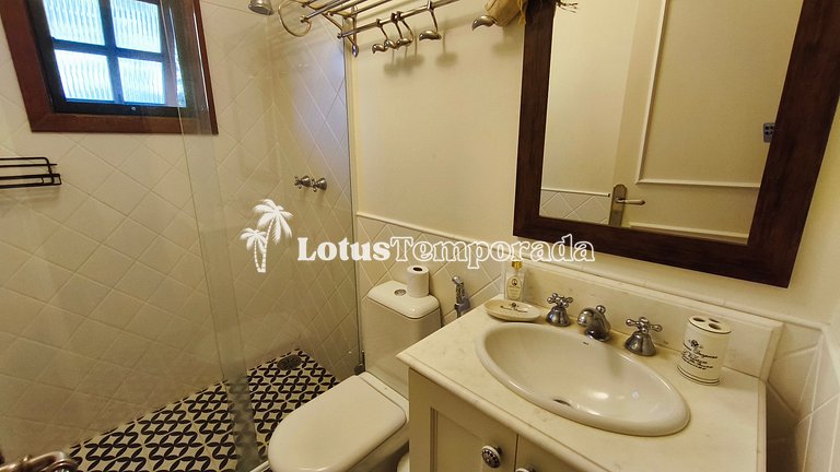 Casa exclusiva com 9 suítes e piscina aquecida LT0092