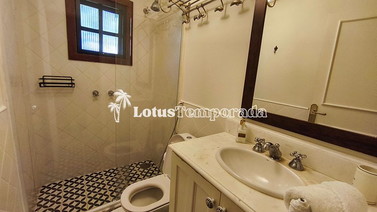 Casa exclusiva com 9 suítes e piscina aquecida LT0092
