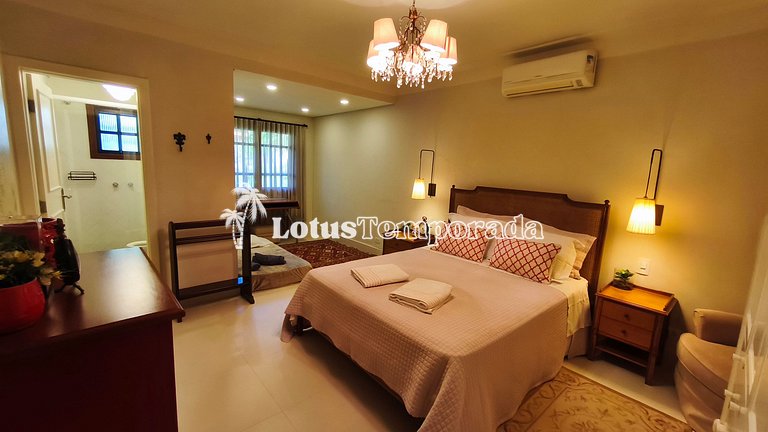 Casa exclusiva com 9 suítes e piscina aquecida LT0092