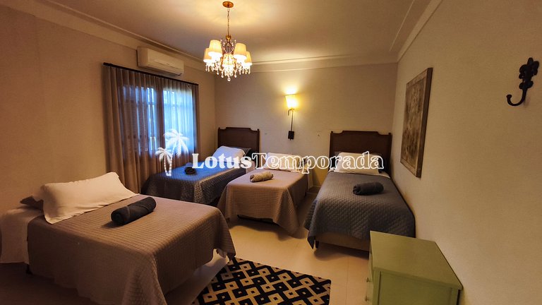 Casa exclusiva com 9 suítes e piscina aquecida LT0092