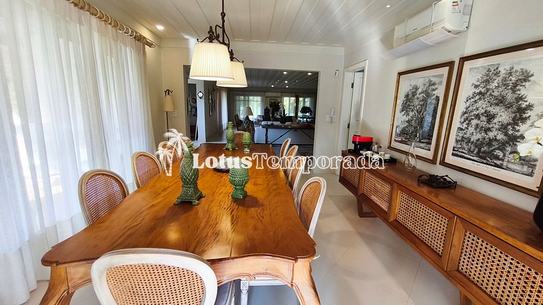 Casa exclusiva com 9 suítes e piscina aquecida LT0092