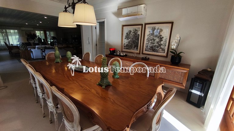 Casa exclusiva com 9 suítes e piscina aquecida LT0092