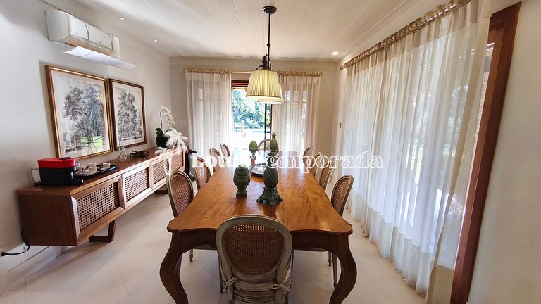 Casa exclusiva com 9 suítes e piscina aquecida LT0092