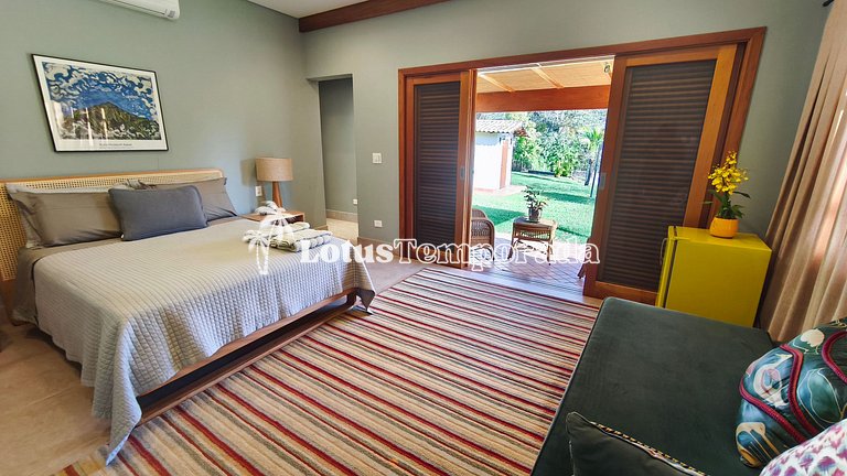 Casa exclusiva com 9 suítes e piscina aquecida LT0092