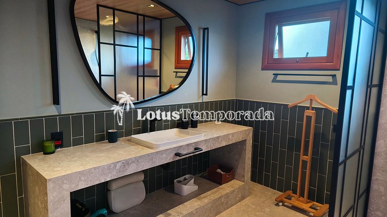 Casa exclusiva com 9 suítes e piscina aquecida LT0092