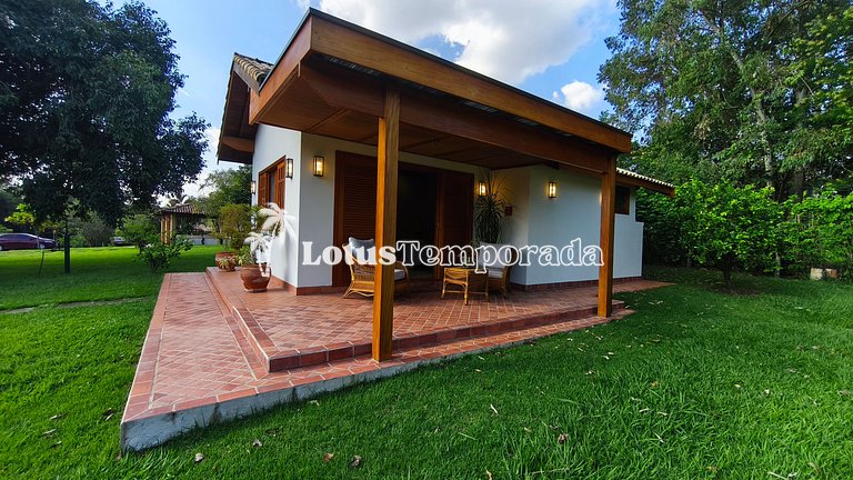 Casa exclusiva com 9 suítes e piscina aquecida LT0092