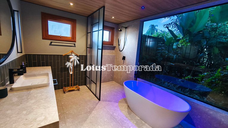 Casa exclusiva com 9 suítes e piscina aquecida LT0092