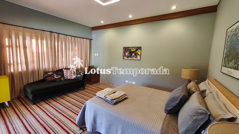 Casa exclusiva com 9 suítes e piscina aquecida LT0092