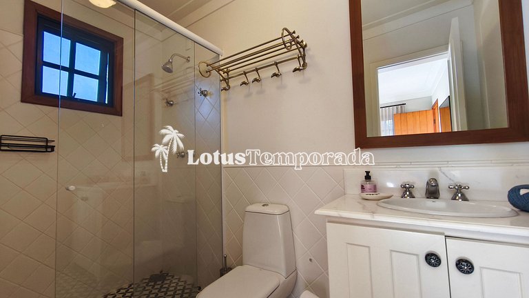 Casa exclusiva com 9 suítes e piscina aquecida LT0092