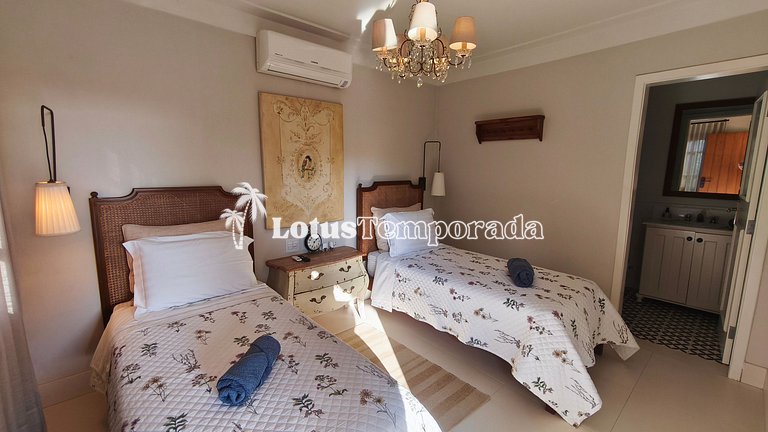 Casa exclusiva com 9 suítes e piscina aquecida LT0092