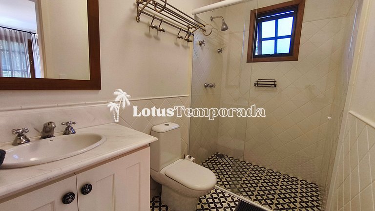 Casa exclusiva com 9 suítes e piscina aquecida LT0092