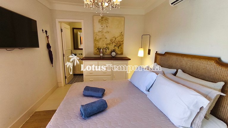 Casa exclusiva com 9 suítes e piscina aquecida LT0092