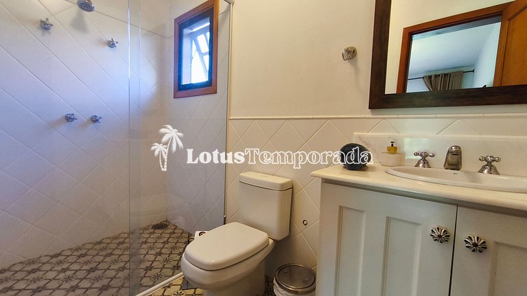 Casa exclusiva com 9 suítes e piscina aquecida LT0092