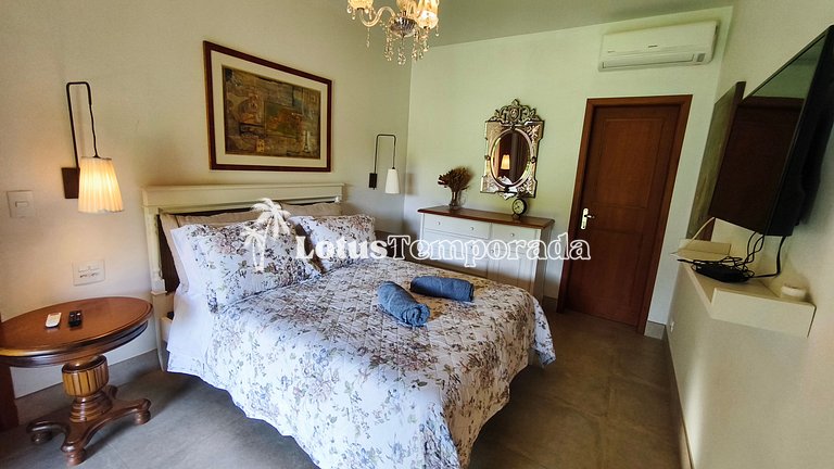 Casa exclusiva com 9 suítes e piscina aquecida LT0092