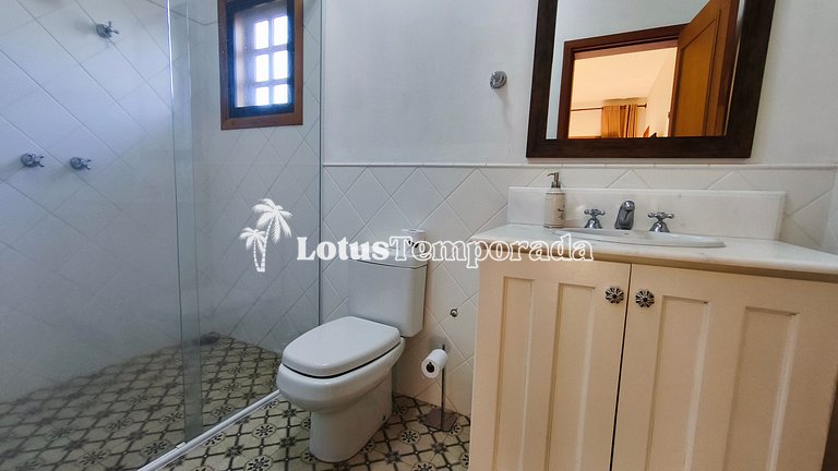 Casa exclusiva com 9 suítes e piscina aquecida LT0092