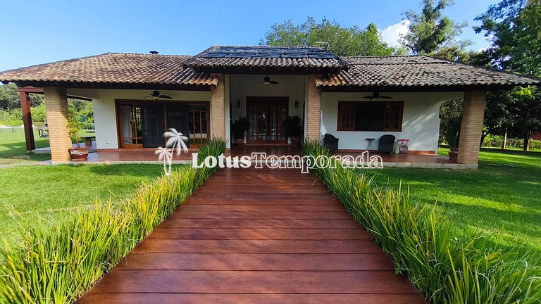 Casa exclusiva com 9 suítes e piscina aquecida LT0092