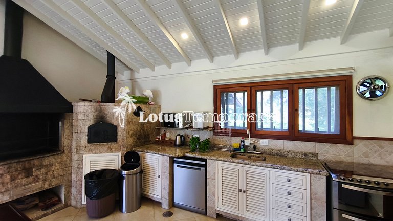 Casa exclusiva com 9 suítes e piscina aquecida LT0092