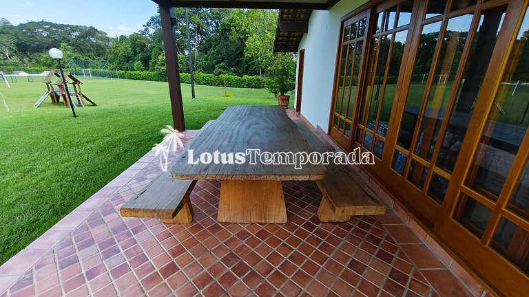 Casa exclusiva com 9 suítes e piscina aquecida LT0092