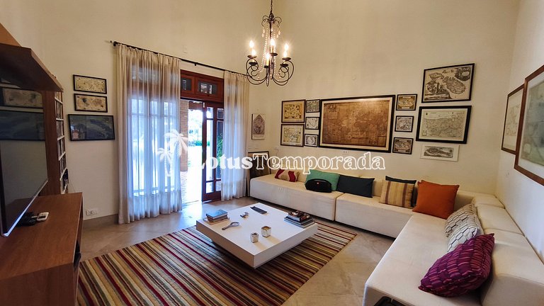 Casa exclusiva com 9 suítes e piscina aquecida LT0092