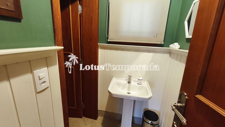 Casa exclusiva com 9 suítes e piscina aquecida LT0092