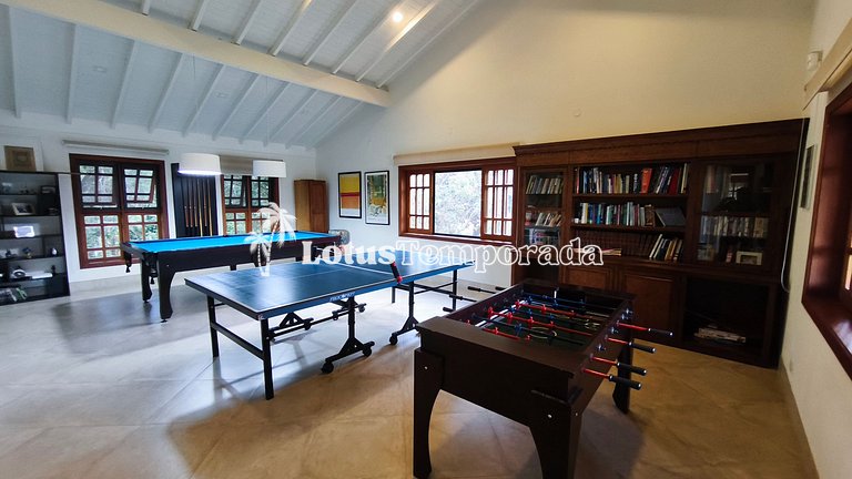 Casa exclusiva com 9 suítes e piscina aquecida LT0092